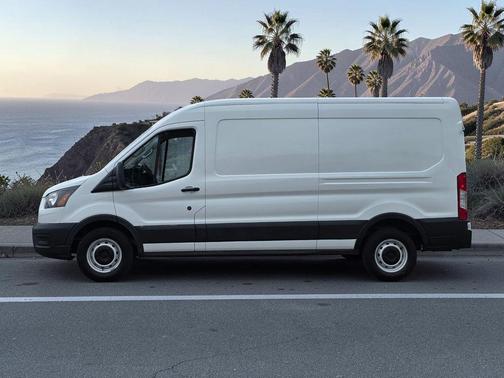 Oxford White 2022 Ford Transit-250 Base