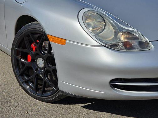 2000 Porsche 911 Carrera (M6)