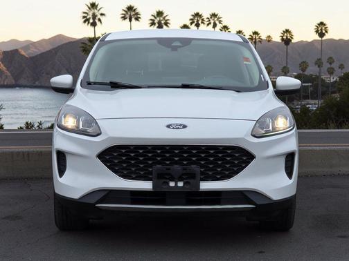 Oxford White 2020 Ford Escape SE