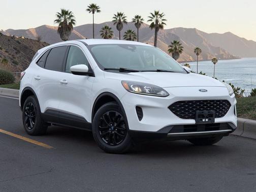 Oxford White 2020 Ford Escape SE