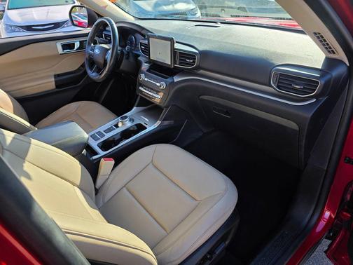 Rapid Red Metallic Tinted Clearcoat 2020 Ford Explorer XLT