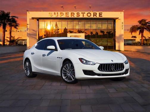 Bianco 2019 Maserati Ghibli