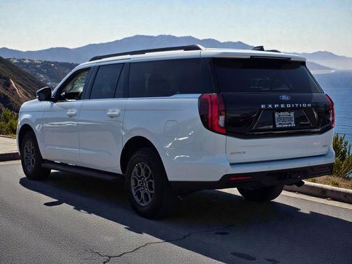 Oxford White 2026 Ford Expedition Max Active 4x4