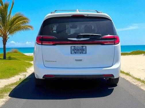 2022 Chrysler Pacifica Touring L