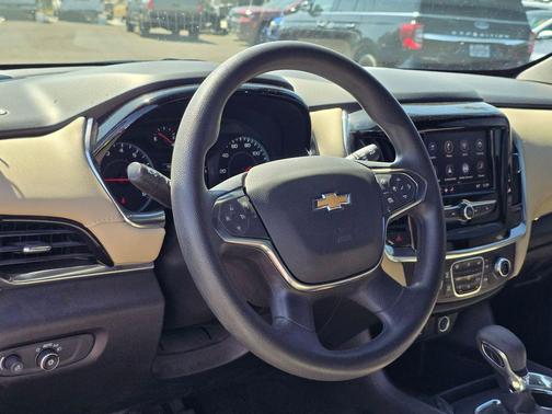 Summit White 2022 Chevrolet Traverse LS