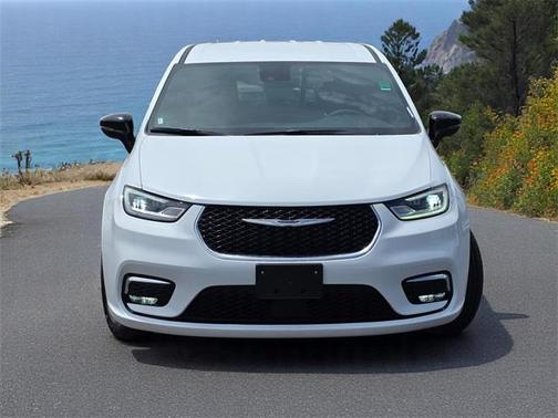 2025 Chrysler Pacifica L
