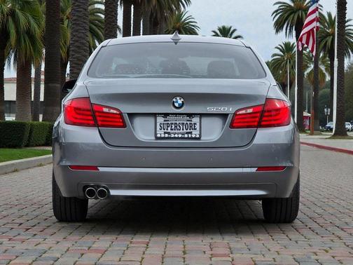 2011 BMW 528 528i