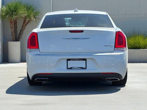 2016 Chrysler 300C Platinum