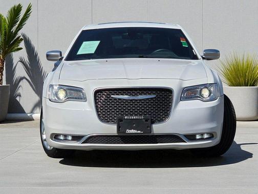 2016 Chrysler 300C Platinum