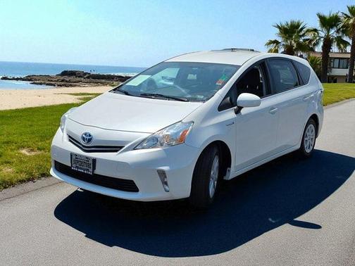 2013 Toyota Prius v Five