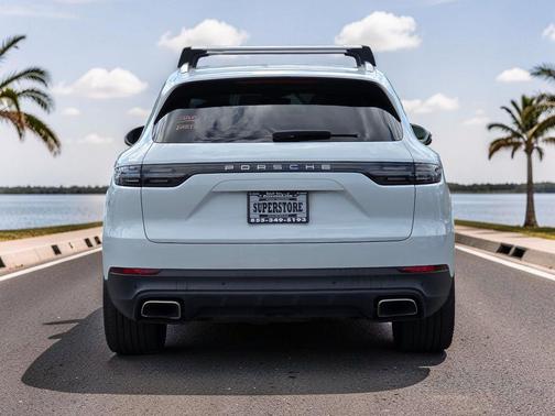 Carrara White Metallic 2022 Porsche Cayenne Cayenne E-Hybrid