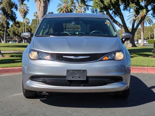 2021 Chrysler Voyager LXI