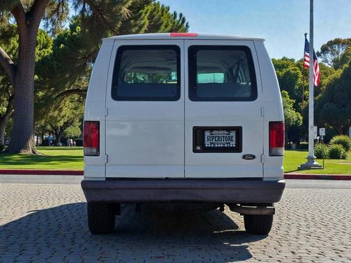 2007 Ford E350 Super Duty XL Wagon