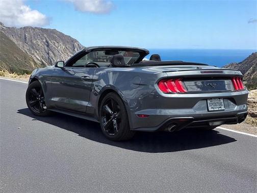 2022 Ford Mustang EcoBoost