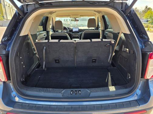 Blue Metallic 2020 Ford Explorer XLT