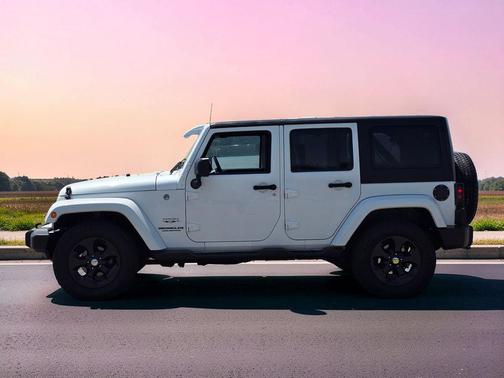 Bright White Clearcoat 2016 Jeep Wrangler Unlimited Sahara