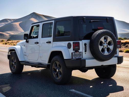Bright White Clearcoat 2016 Jeep Wrangler Unlimited Sahara
