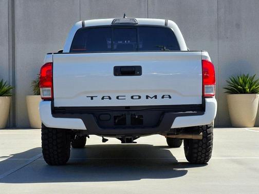2017 Toyota Tacoma SR