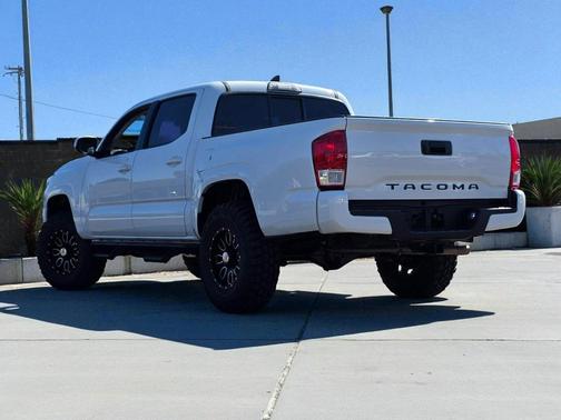 2017 Toyota Tacoma SR