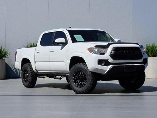 2017 Toyota Tacoma SR
