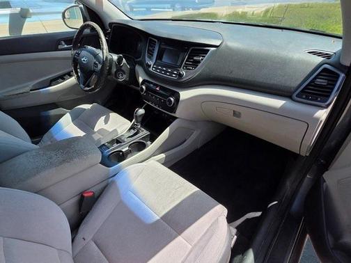 2018 Hyundai TUCSON SE