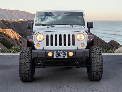 Bright White Clearcoat 2016 Jeep Wrangler Unlimited Sport