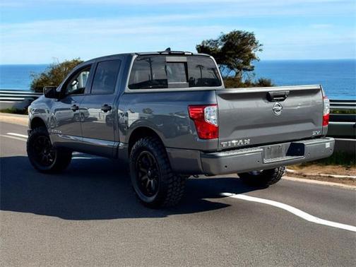 2022 Nissan Titan SV