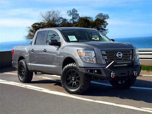 2022 Nissan Titan SV