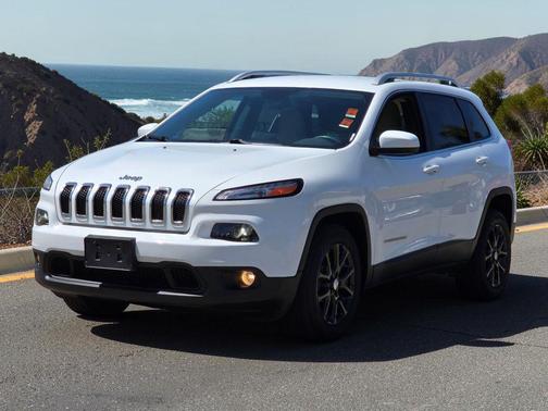 Bright White Clearcoat 2017 Jeep Cherokee Latitude