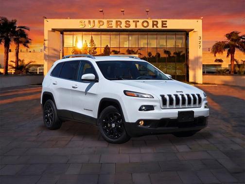 Bright White Clearcoat 2017 Jeep Cherokee Latitude