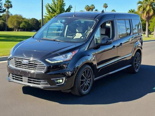 2019 Ford Transit Connect Titanium w/Rear Liftgate