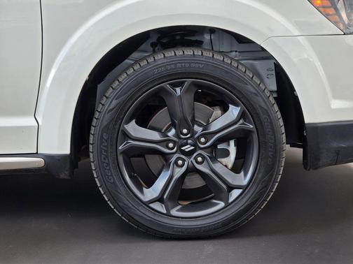 Vice White 2019 Dodge Journey Crossroad