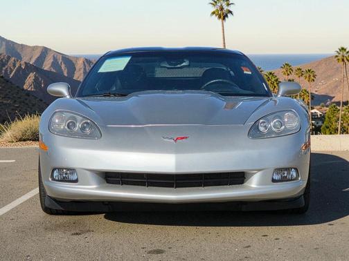 Machine Silver Metallic 2005 Chevrolet Corvette Base