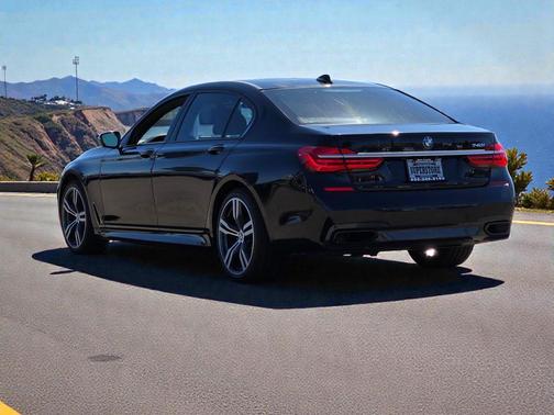 Black Sapphire Metallic 2019 BMW 740 740i