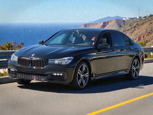 Black Sapphire Metallic 2019 BMW 740 740i