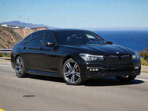 Black Sapphire Metallic 2019 BMW 740 740i