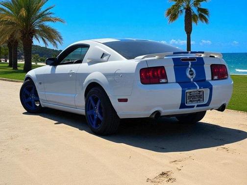 2005 Ford Mustang GT Premium