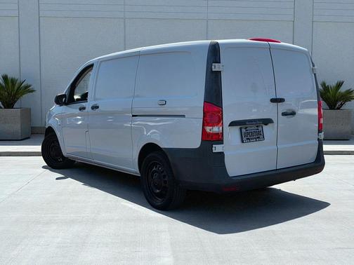 2017 Mercedes-Benz Metris Base