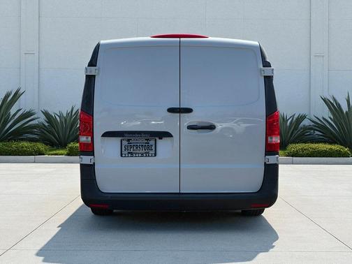 2017 Mercedes-Benz Metris Base