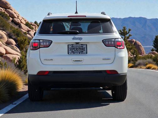 White Clearcoat 2018 Jeep Compass Latitude