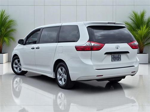 2020 Toyota Sienna SE