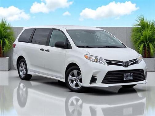 2020 Toyota Sienna SE