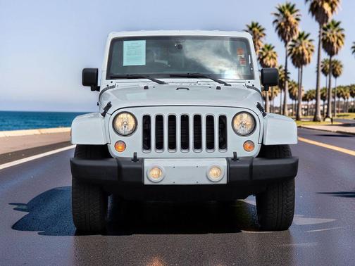 Bright White Clearcoat 2016 Jeep Wrangler Unlimited Sahara