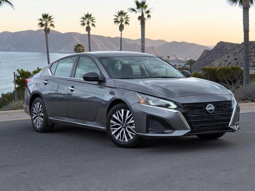 Gun Metallic 2024 Nissan Altima 2.5 SV