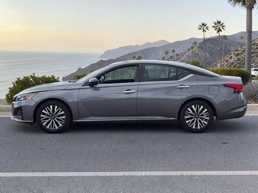 Gun Metallic 2024 Nissan Altima 2.5 SV