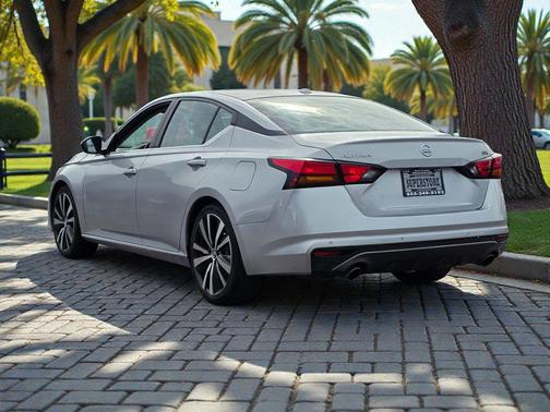 2020 Nissan Altima SR FWD