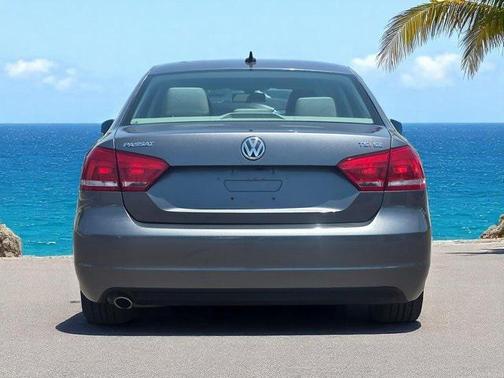 2014 Volkswagen Passat 1.8T Auto SE w/Sunroof & Nav