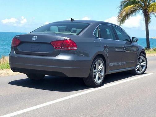 2014 Volkswagen Passat 1.8T Auto SE w/Sunroof & Nav