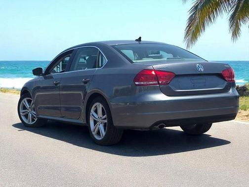 2014 Volkswagen Passat 1.8T Auto SE w/Sunroof & Nav