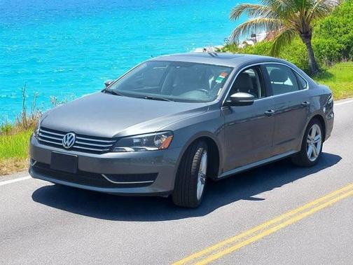 2014 Volkswagen Passat 1.8T Auto SE w/Sunroof & Nav